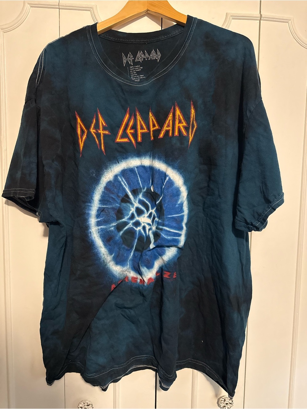 Def Leppard Men’s Blue Tie-Dye Graphic Short Sleeve Tee